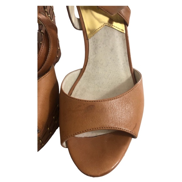 Michael Kors Tan Wedge Sandals with Intricate Design size 9M - Picture 4 of 9